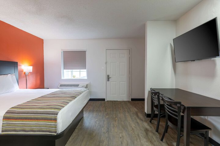Room 21 of 38