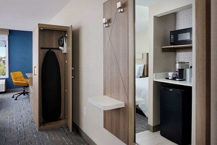 Room 3 of 38