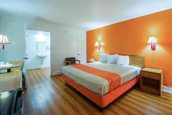 Room 18 of 31