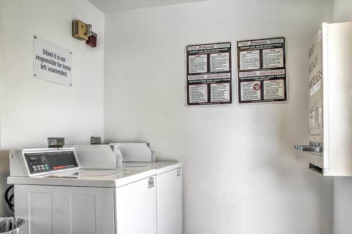 Motel 6 Mojave CA