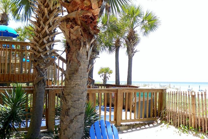 The Driftwood Lodge