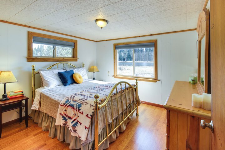 Hike Bike & Boat: Cabin w / Dock on Seeley Lake!