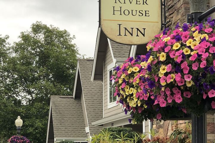 River House Inn a Baymont by Wyndham