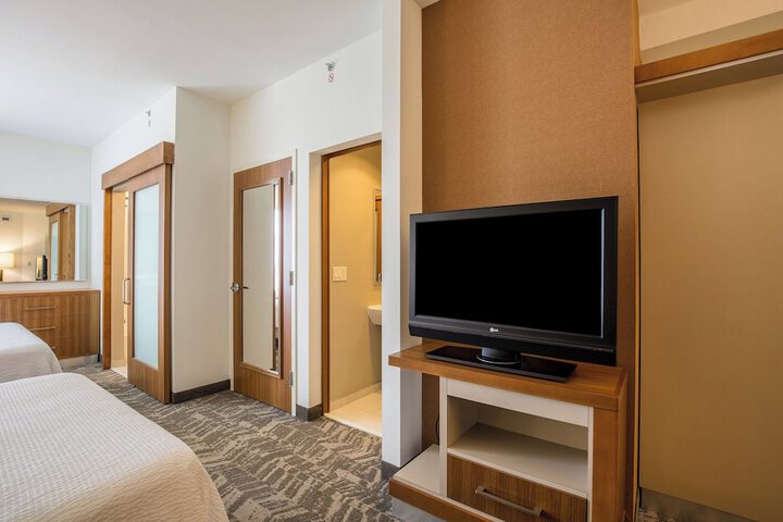 Room 13 of 33