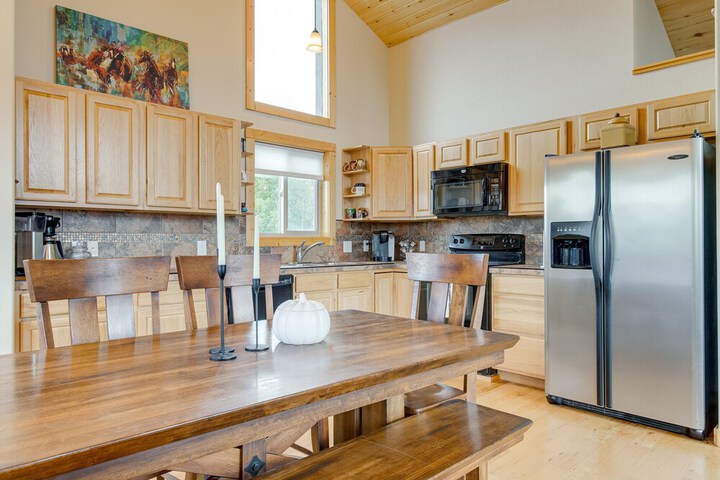 Jefferson Mountain Cabin w / Private Deck & Grill!
