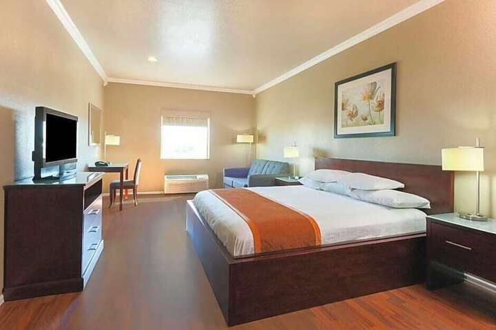 Room 3 of 7
