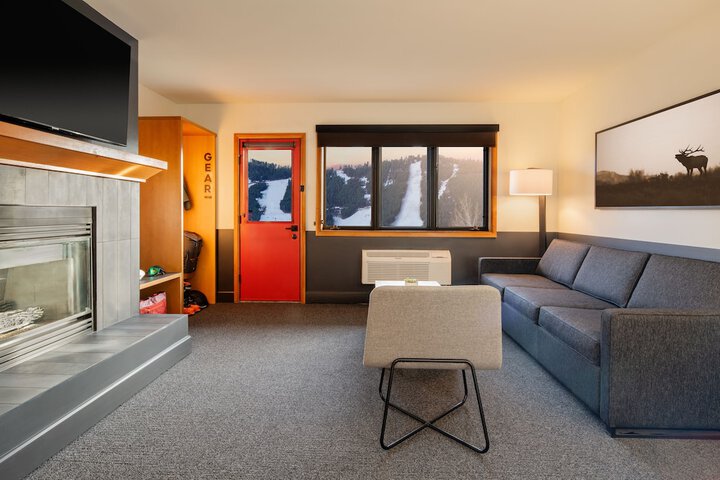 Room 53 of 78