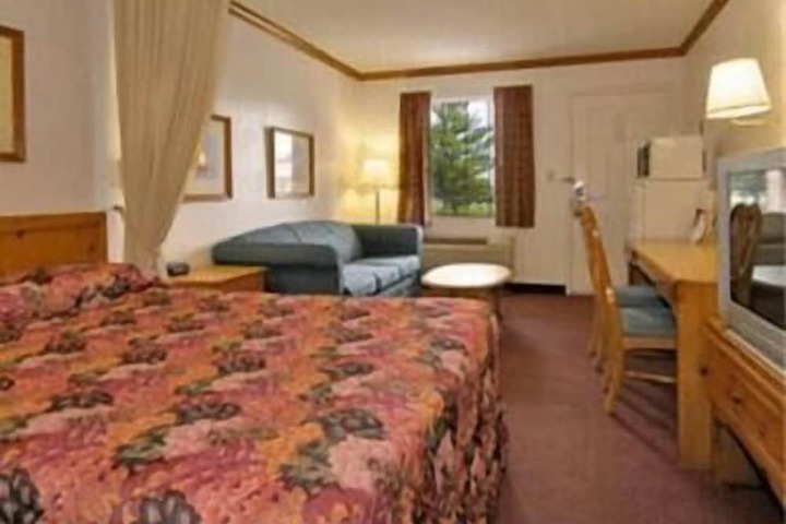 Room 7 of 8