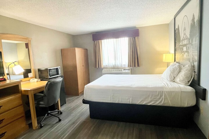 Room 9 of 14