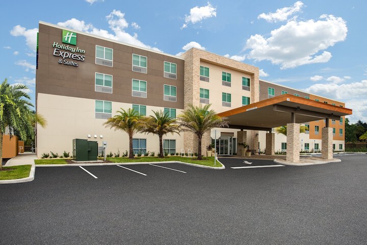 Holiday Inn Express & Suites Deland South by IHG