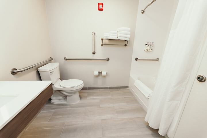 Room 16 of 28