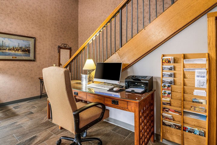 Business Center 28 of 28