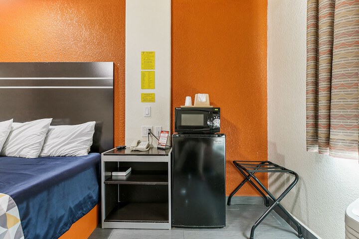 Room 51 of 79
