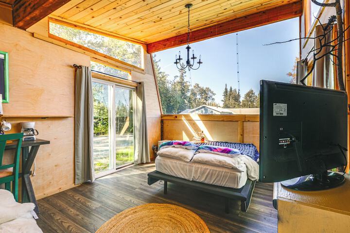 Delta Junction Retreat w / Northern Lights Cabin!
