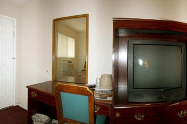 Sunset Inn and Suites