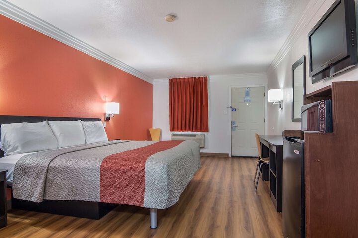 Motel 6 Marshall TX