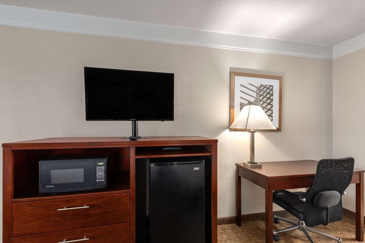 Room 28 of 38