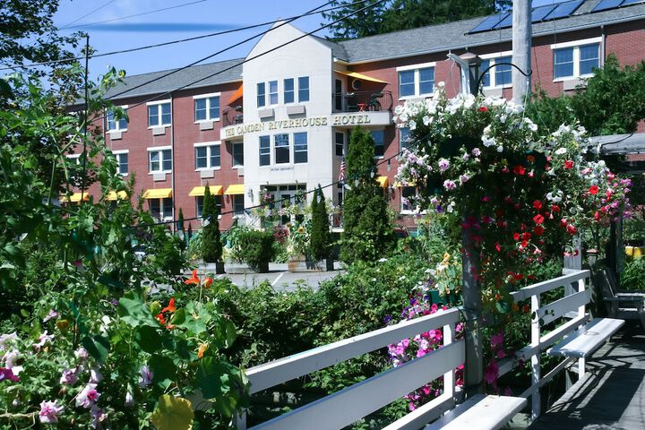 Camden Riverhouse Hotel