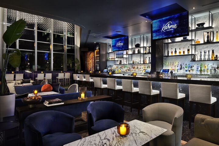 Lounge 103 of 143