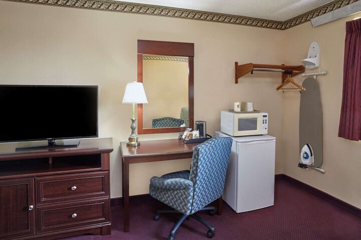 Room 12 of 18