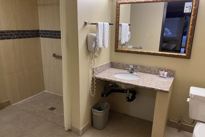 Room 16 of 28