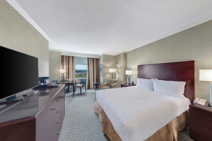 Renaissance Dallas North Hotel