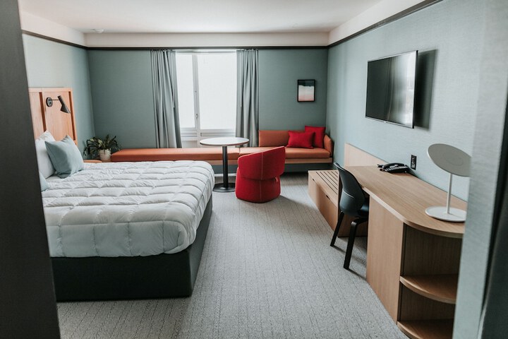 Room 28 of 42