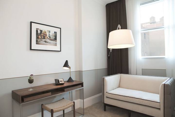Room 27 of 39