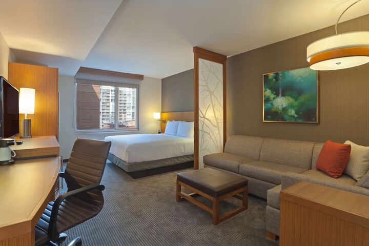 Room 22 of 38