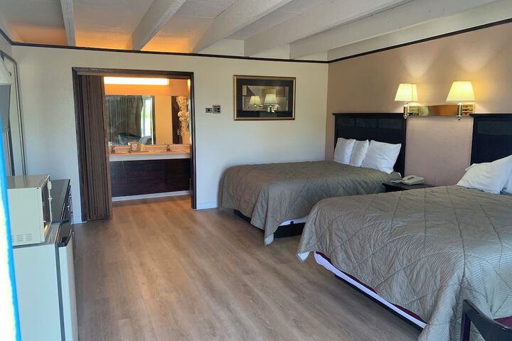 Room 16 of 34