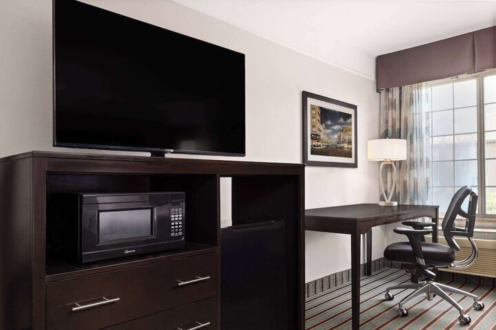 La Quinta Inn & Suites by Wyndham Bakersfield North