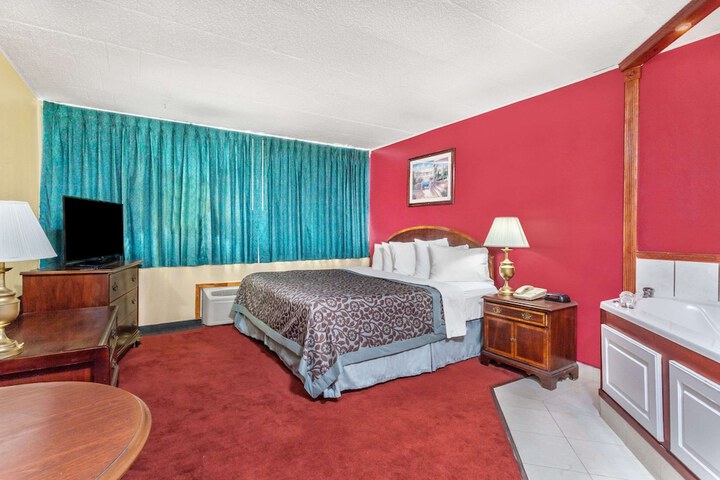 Room 13 of 30