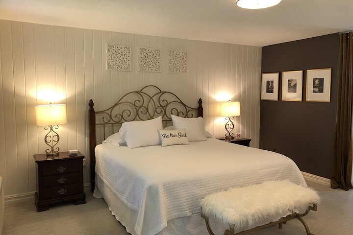 Room 52 of 109