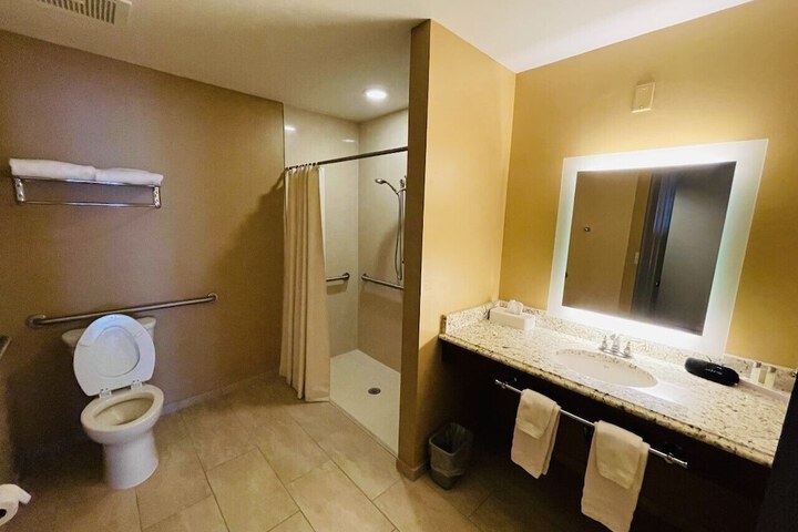 Room 8 of 35
