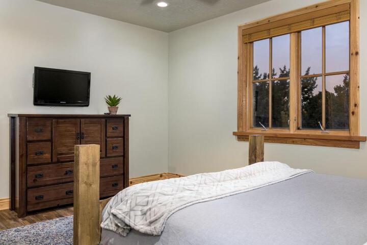 East Zion Trails Retreat-Hot tub Resort Amenities, Exceptional