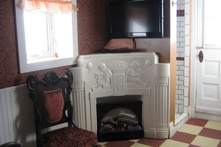Room 9 of 35