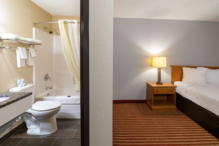 Room 21 of 38
