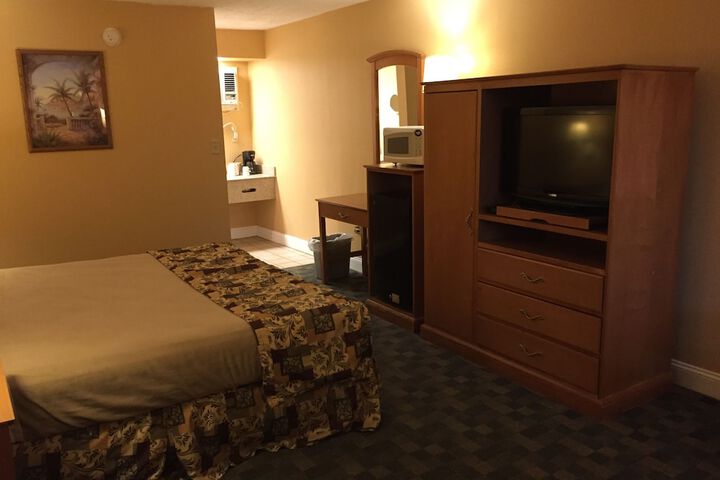 Wildwood Inn Tropical Dome & Theme Suites
