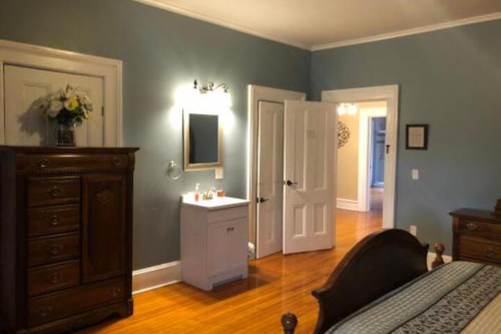 Cook Mansion Bed and Breakfast