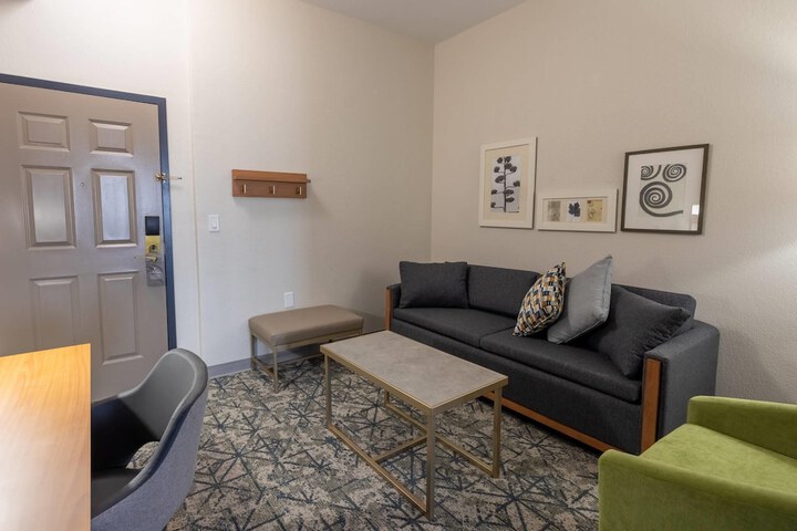 Country Inn & Suites by Radisson St. Petersburg - Clearwater, FL