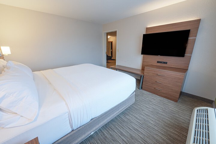 Room 15 of 33
