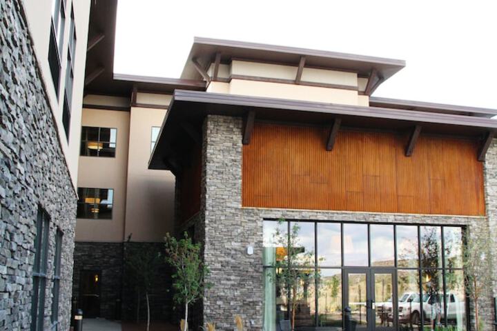 Hotel Exterior 117 of 118