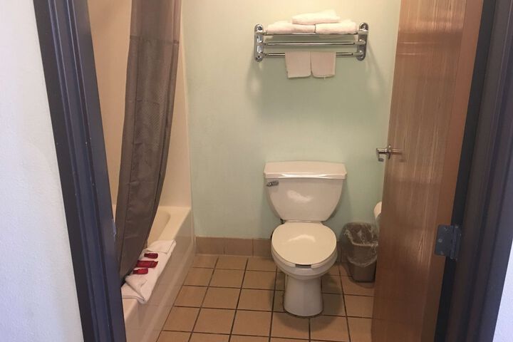Room 10 of 20