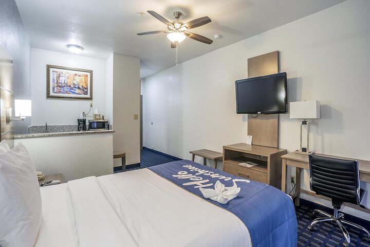Room 104 of 117