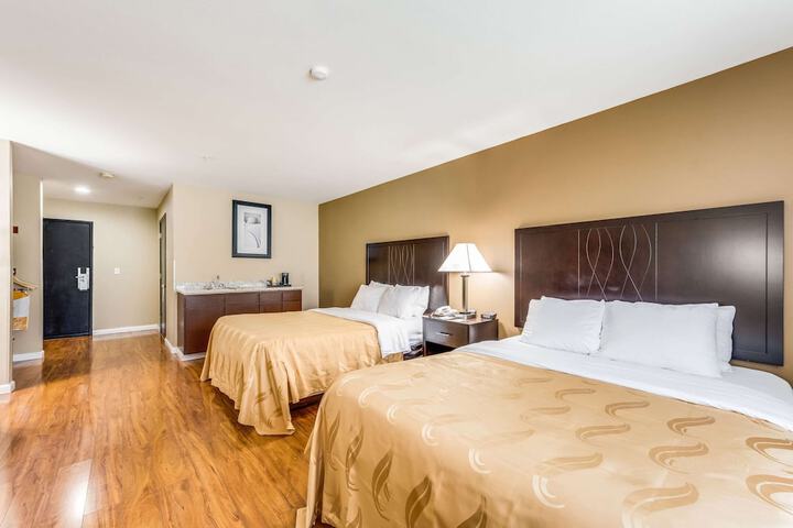 Room 21 of 34