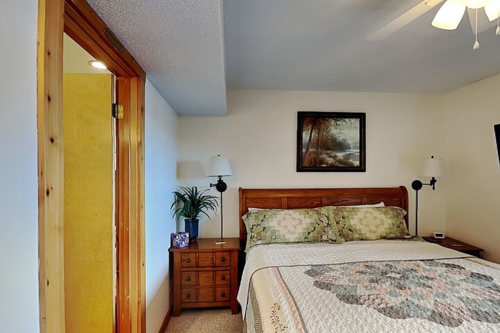Sunplace 02 by Taylor Made Deep Creek