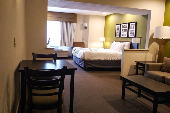 Room 16 of 44
