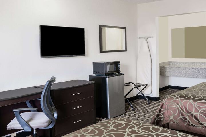 Room 9 of 18