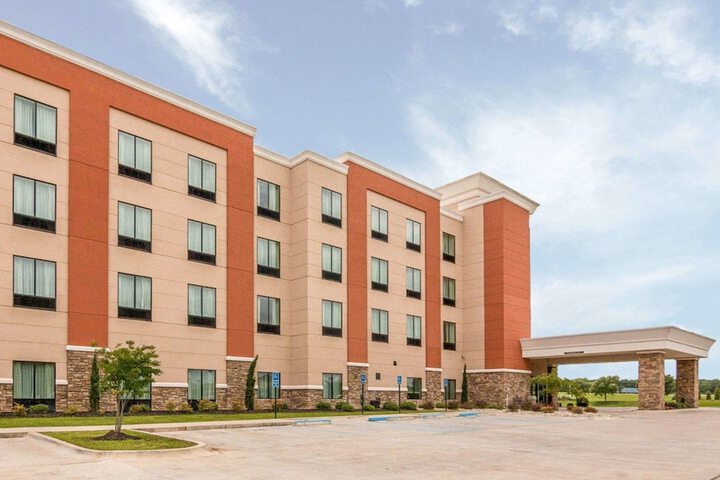 Hotel 2 of 91