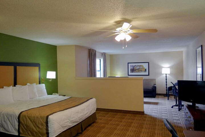 Room 25 of 28